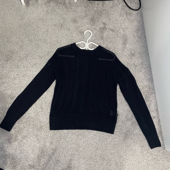 black crewneck sweater! - Picture 2 of 2